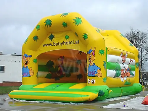 Spielhause roofed inflatable bounce