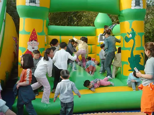 Merlin open-top inflatable bounce