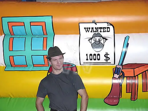 Saloon open-top inflatable bounce