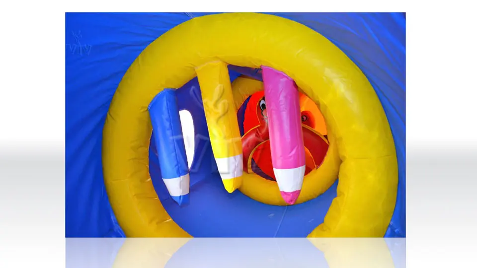 Tunnel Crayons - Collection Crayons commercial inflatable tunnel